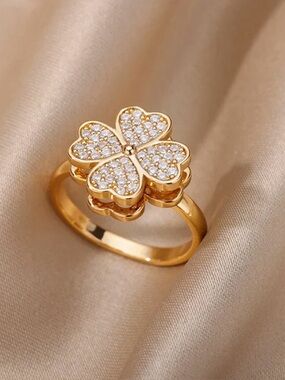 Gold Clover Ring with Pavé Crystals